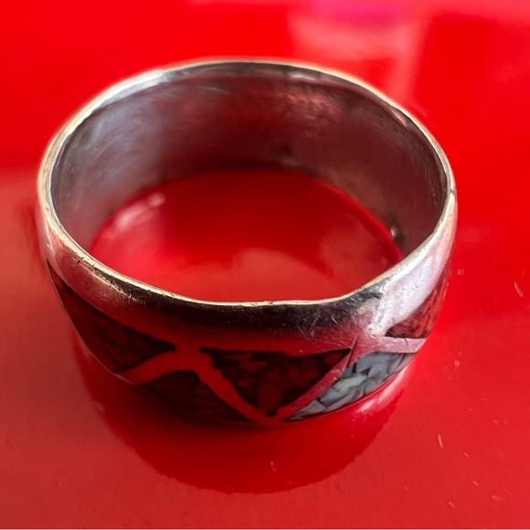 Vintage Southwestern Silver Turquoise & Coral Inlay Infinity Band. Size 4.5 - Picture 13 of 14